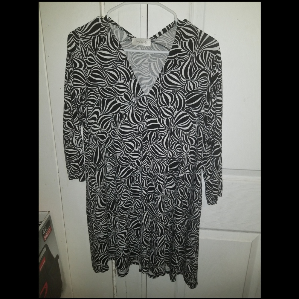 2/$20 Mix & Match Hourglass Lilly Dress Size Med